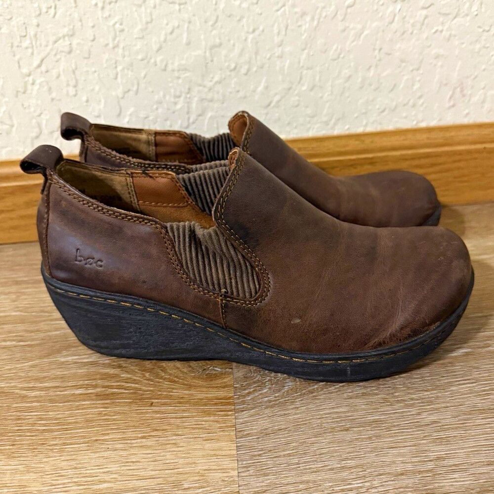 b.o.c. Women's Brown Leather Slip-On Wedge Comfort Shoes Size 7 M Z21823